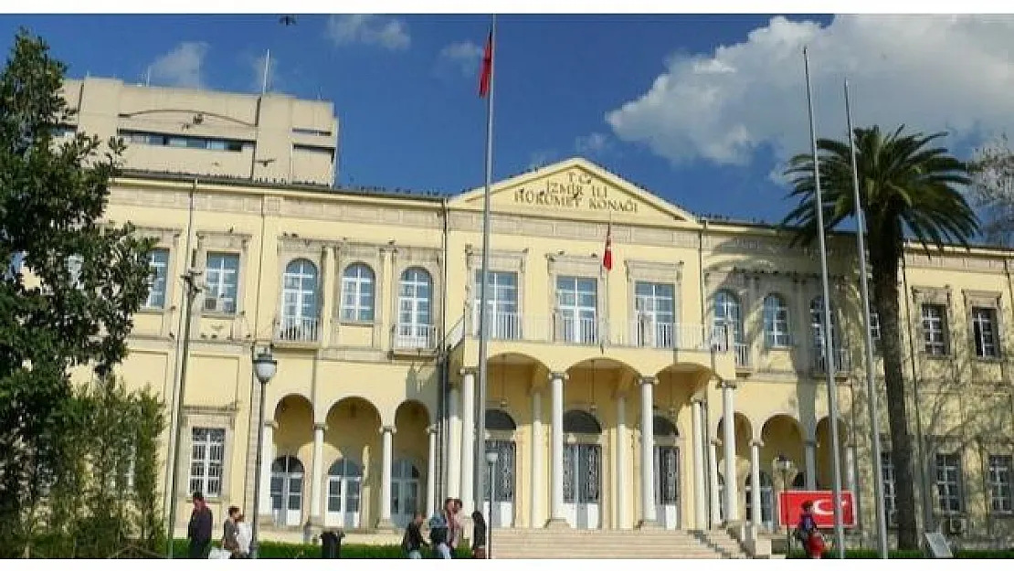 İzmir Valiliği, pazar yerleri, AVM'ler, eğlence yerleri ve kültür sanat etkinlikleri ile yeni tedbir kararlarını duyurdu!