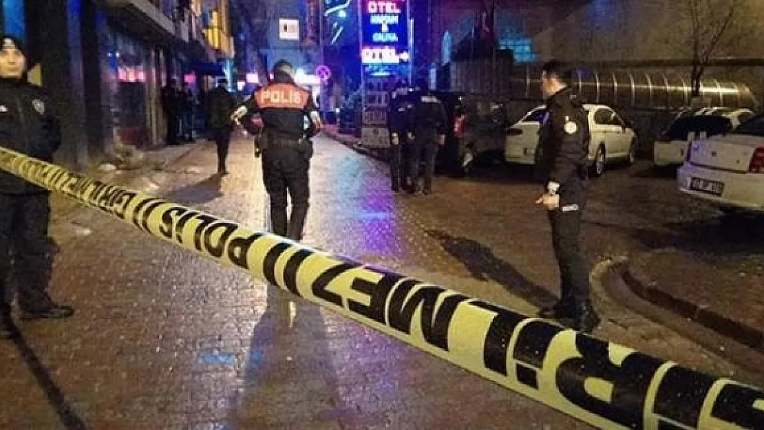 İzmir'de 19 Yaşındaki Genç Kurşun Yağdırdı ! Ölü ve Yaralı Var