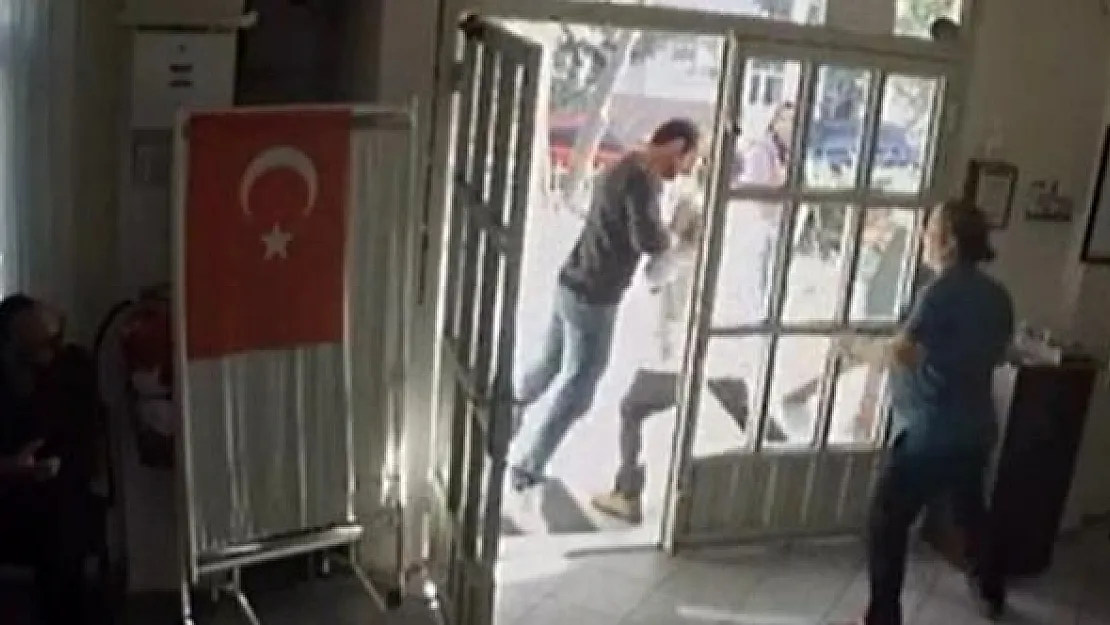 İzmir'de Akılalmaz Olay ! Sağlık Raporu Vermeyen Doktora Kafa Attı