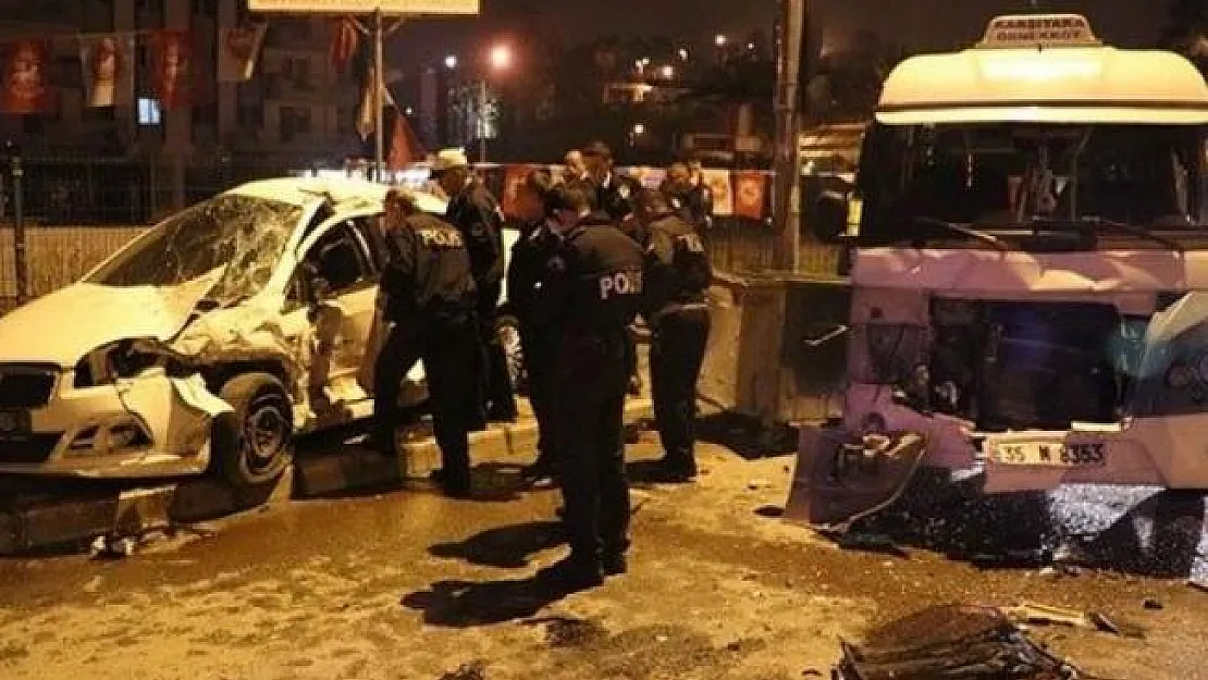 İzmir'de bir otomobilin, park halindeki araçlara çarpması sonucu 2 kişi yaralandı