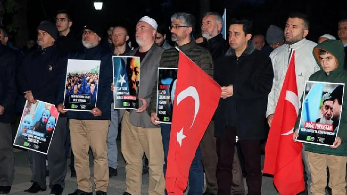 İzmir'de Çin'e Doğu Türkistan protestosu