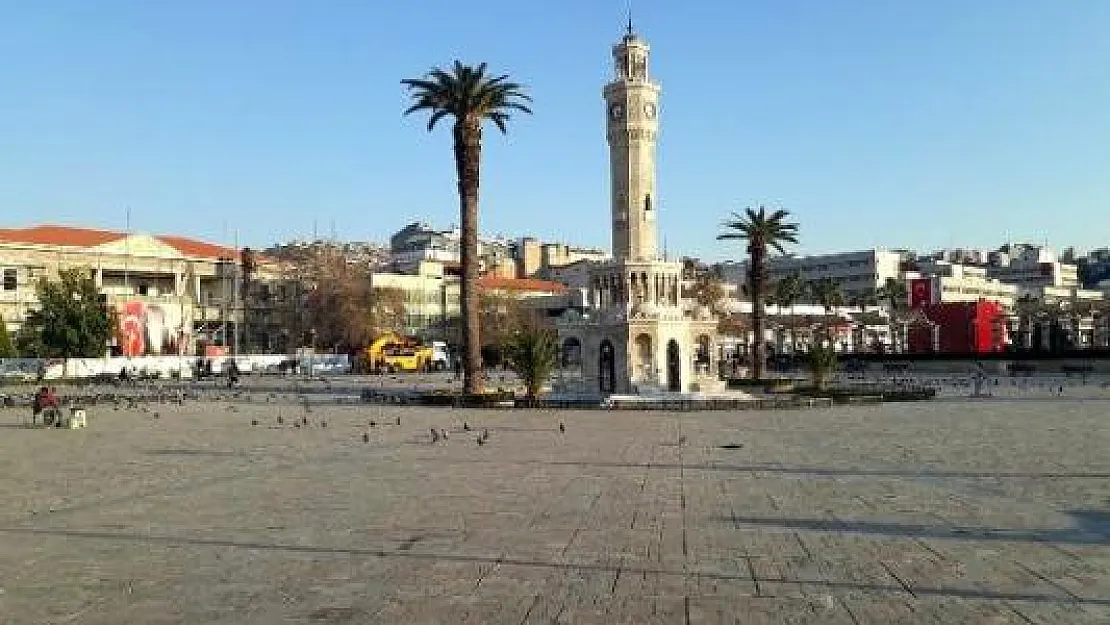 İzmir'de corona virüsü salgını nedeniyle İzmirliler uyarılara kulak astı ve sokaklar boş kaldı