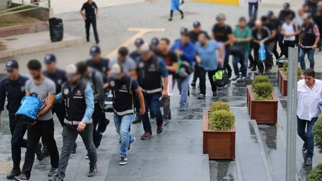 İzmir'de FETÖ'nün TSK'daki Kripto yapılanması soruşturmasında 72 kişi hakkında gözaltı kararı