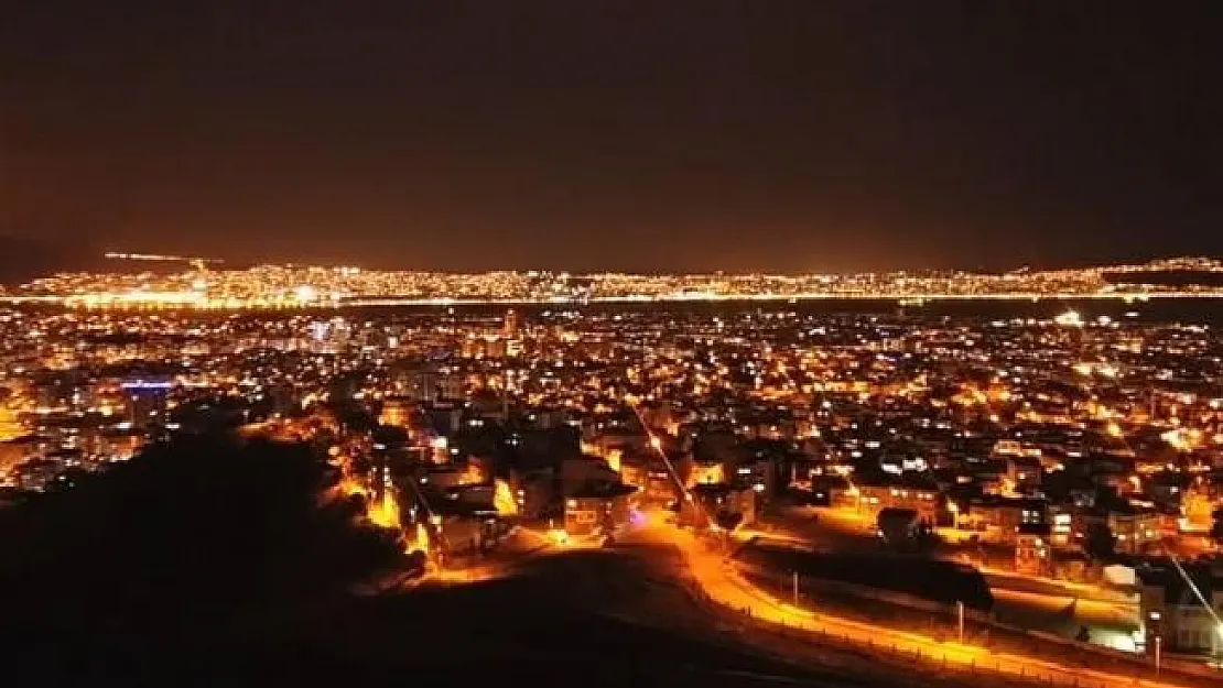 İzmir'de herkesin hayran olduğu görüntü! Ay, Jüpiter, Satürn ve Mars aynı karede görüntülendi! İşte o görüntüler..