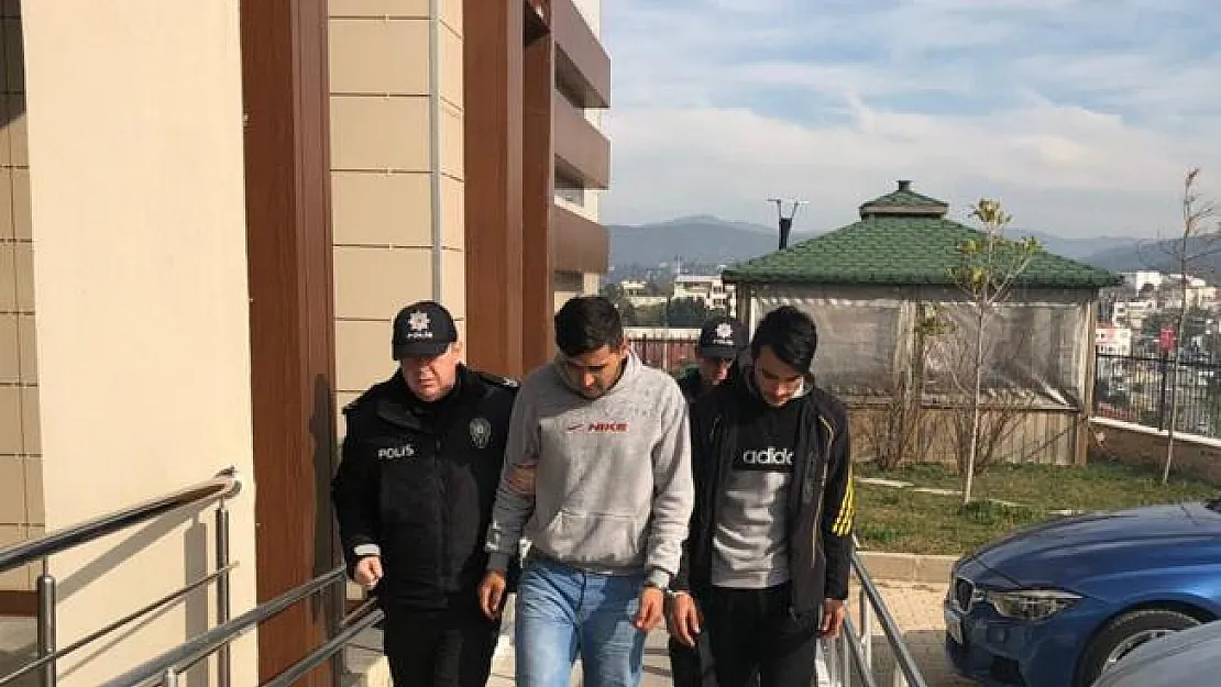 İzmir'de hırsızlık yapan 4 kişi tutuklandı