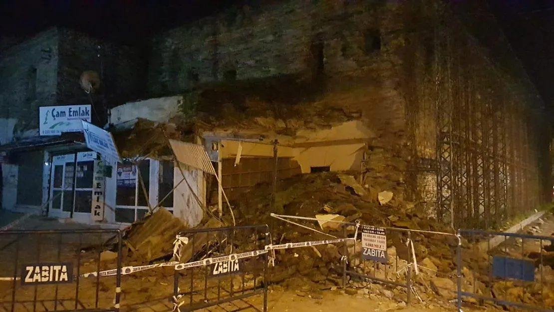 İzmir'de İş Yeri Çöktü! Büyük Gürültü Paniğe Neden Oldu
