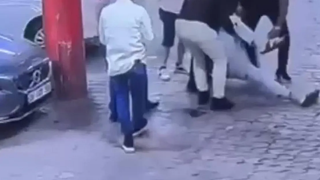 İzmir'de otoparkta cinayet! Güvenlik kamerasına yansıyan dehşet anları!