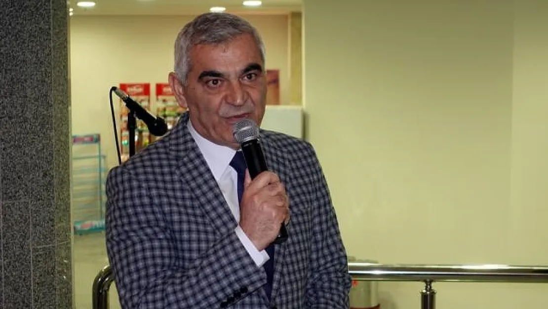 İzmir'in yeni tiyatro sahnesi perdelerini açtı