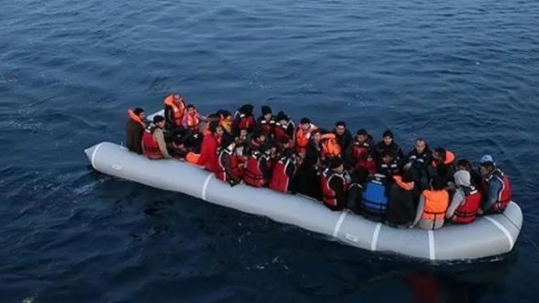 Kaçmaya çalışan 199 göçmen Çeşme açıklarında yakalandı!