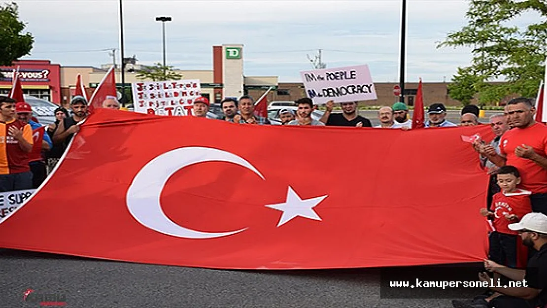 Kanada'daki Türkler FETÖ Darbe Girişimini Protesto Etti