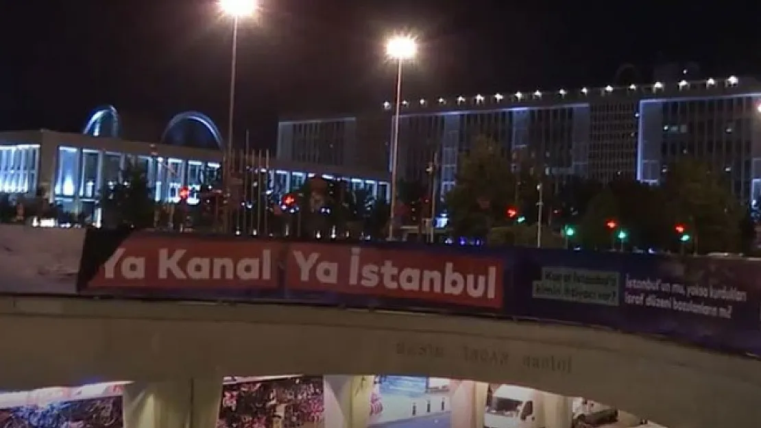 Kanal İstanbul projesiyle ilgili bilgilendirme afişlerini söktüler!