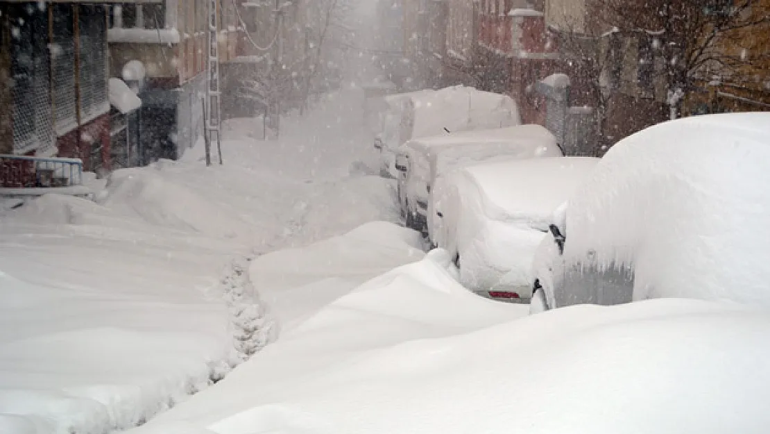 Kar başladı: Çoğu kent beyazın altında kaldı! Meteoroloji açıkladı o illerde şiddetini artıracak