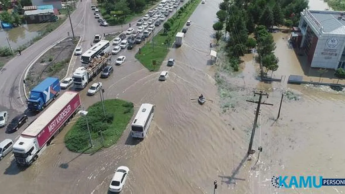 Karadenizde etkin sağanak yağış Samsun'da sele dönüştü!