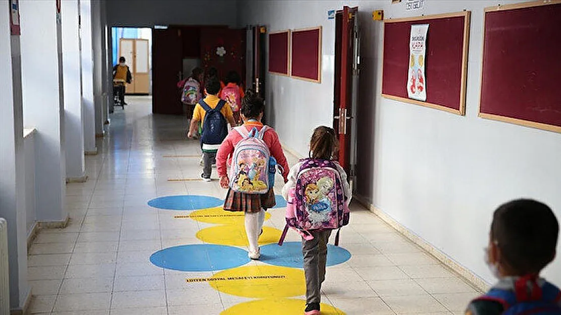 Karne günü Bakan Özer güzel haberi verdi: Veli ve öğrenciler havalara uçacak! 6 Şubat'ta başlıyor.. Bir ilk yaşanacak