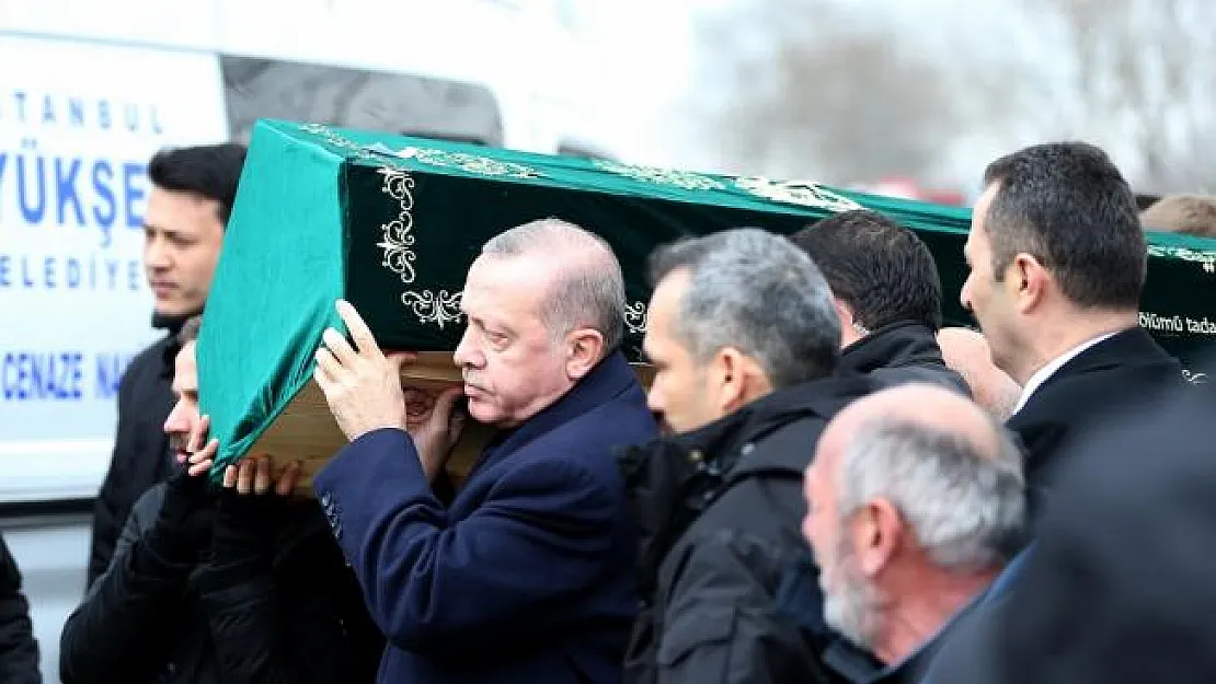 Kartal'daki bina çökmesinde yaşamını yitirenler son yolculuğuna uğurlanıyor