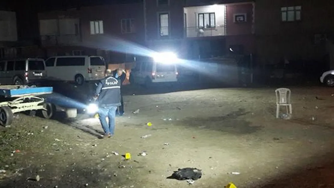 Kavgayı Ayırmak İsteyen Polislere Ateş Edildi
