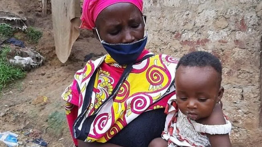 Kenya'da Ocakta Taş Kaynatan Kadına Yardım Yağdı