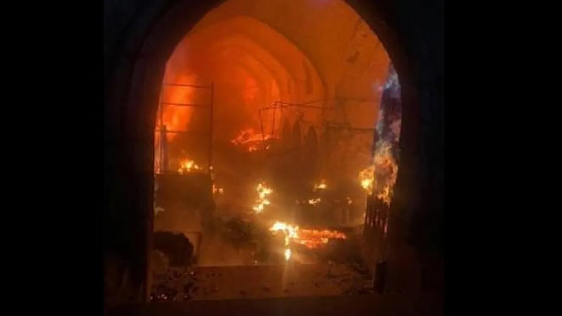 Kerkük'te Osmanlı dönemine ait Tarihi Kayseri çarşısında kundaklama yangın çıktı