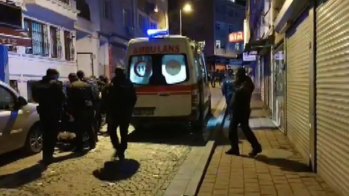 Kimlik kontrolü yapan gece bekçisine otomobil çarptı!