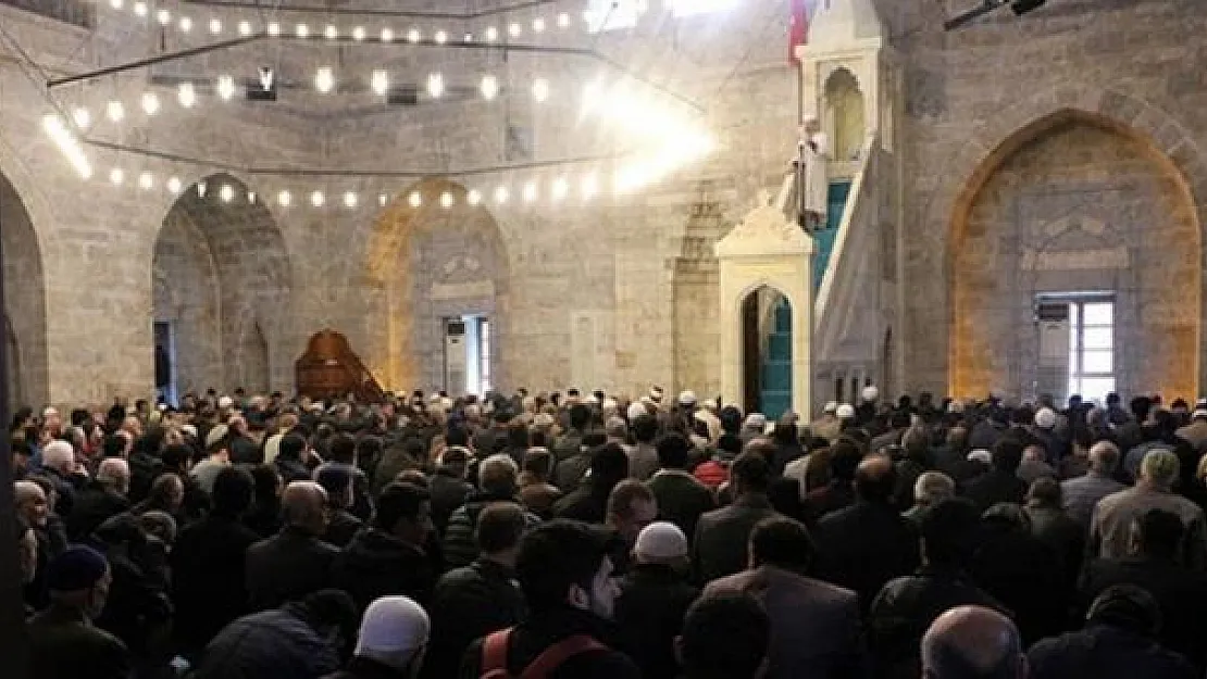 KKTC'de tüm imam ve müezzinler idari izinli sayılacak! Tüm toplu ibadetler ikinci bir emre kadar yasaklandı!