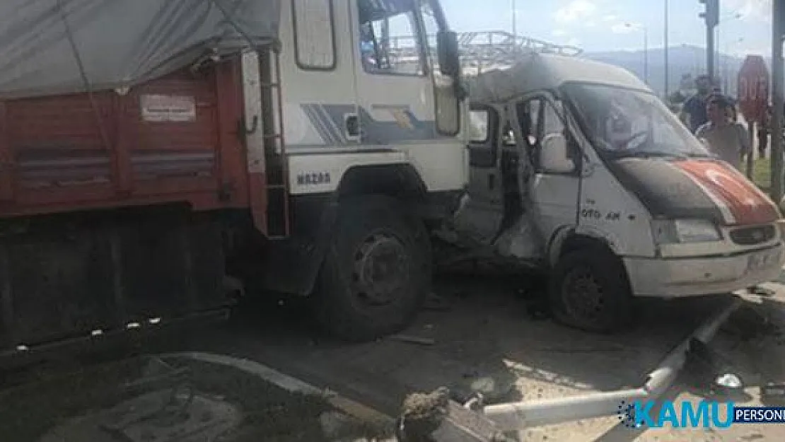 Konya, Akşehir'de Trafik Kazası! Minibüs İle Kamyonun Çarpıştı 13 Kişi Yaralandı