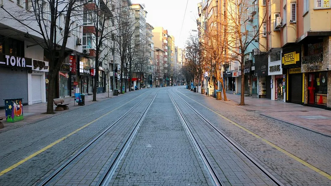 Korona salgınında flaş gelişme! Artan vakalardan dolayı kısıtlama ve online eğitime geçiş