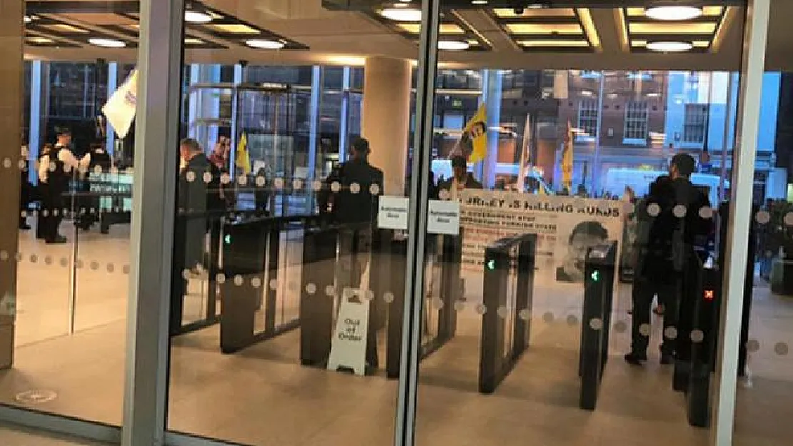 Londra'da PKK'dan Provokasyon! TRT Binasına Saldırı Düzenlendi