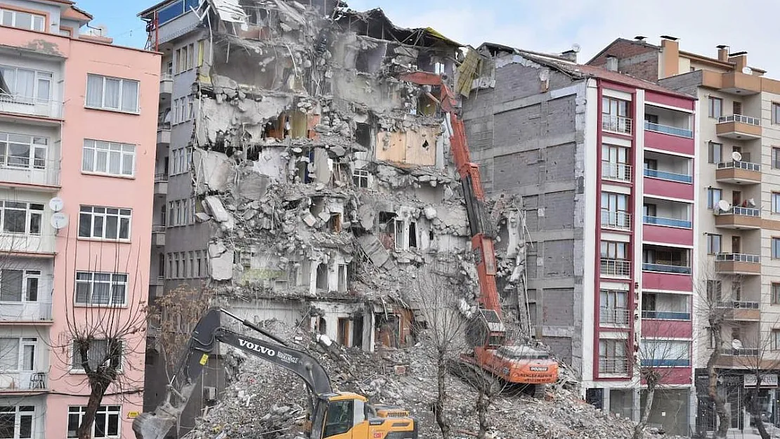 Malatya'da Deprem Hasarı Artıyor: CHP'li Ağbaba Uyardı