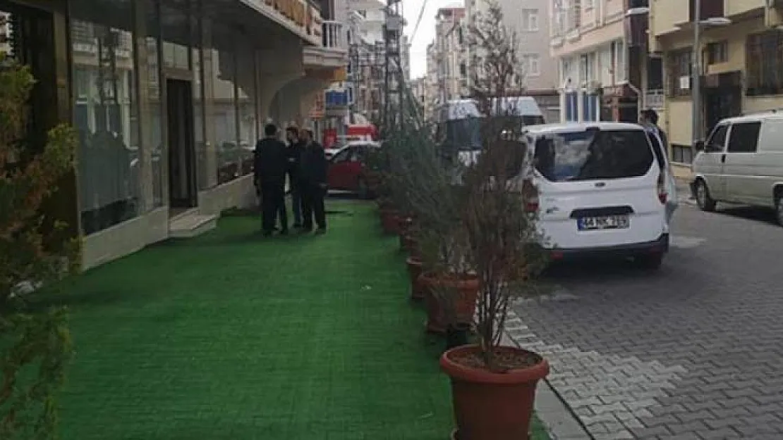 Malatya'da, kendini tabancayla göğsünden vuran Hatice Ebru ağır yaralandı