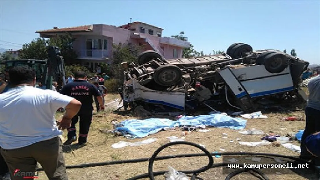 Manisa'da Yolcu Treninin Minibüse Çarpması Sonucu 6 Kişi Öldü