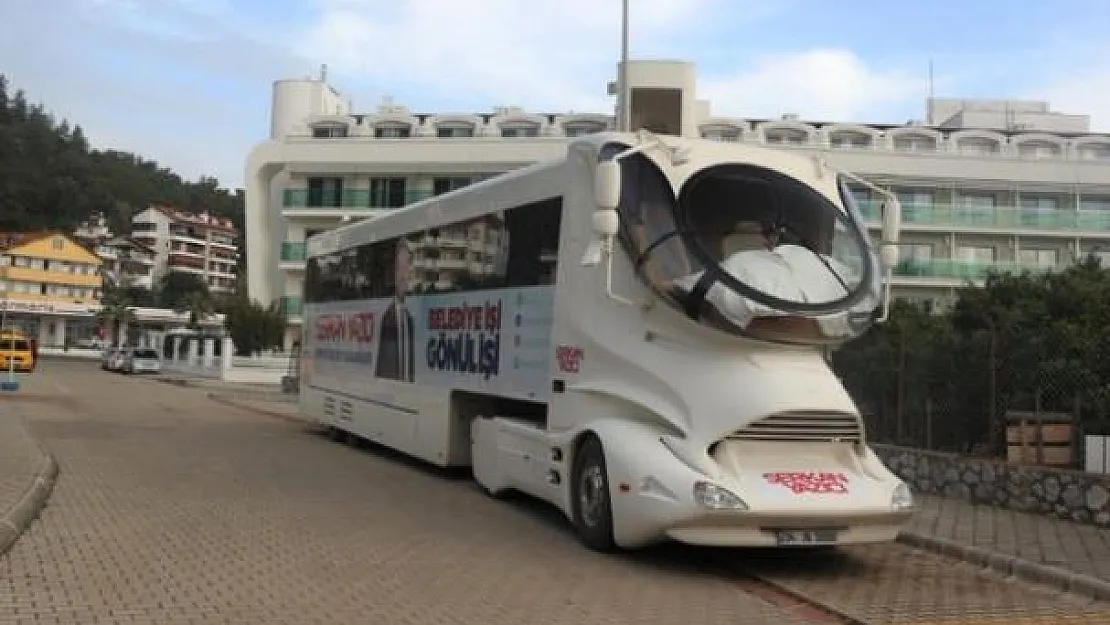 Marmaris Belediye Başkan Adayı Serkan Yazıcının Dikkatleri Üzerine Toplayan Seçim Otobüsü