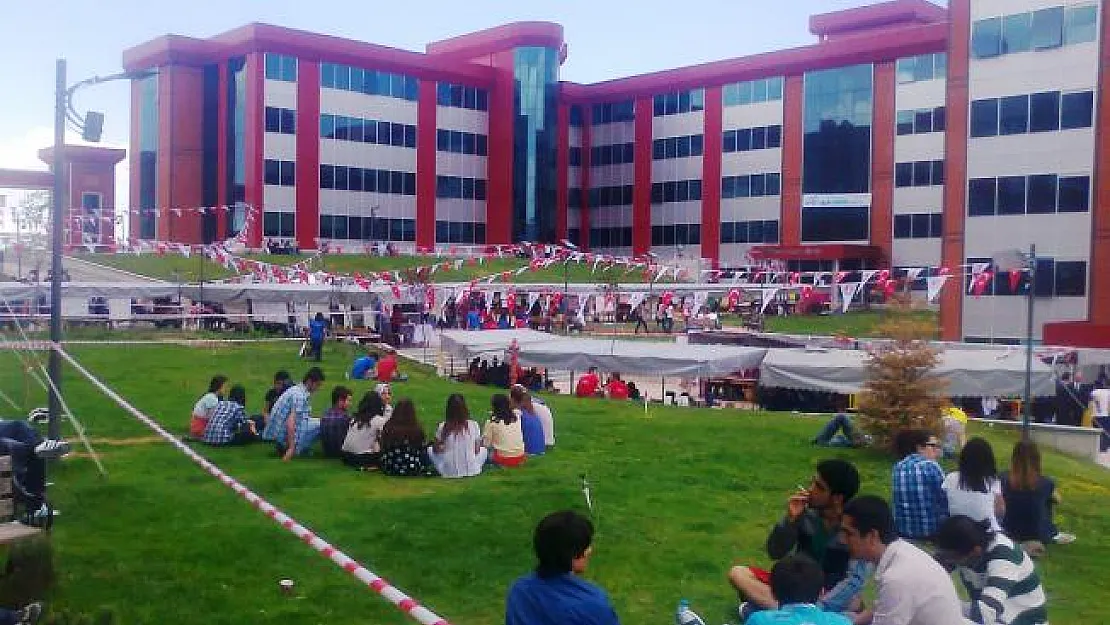 Mehmet Akif Ersoy Üniversitesi 07-10 Mart'ta İŞKUR ile temizlik personeli ve garson alımı yapacak!