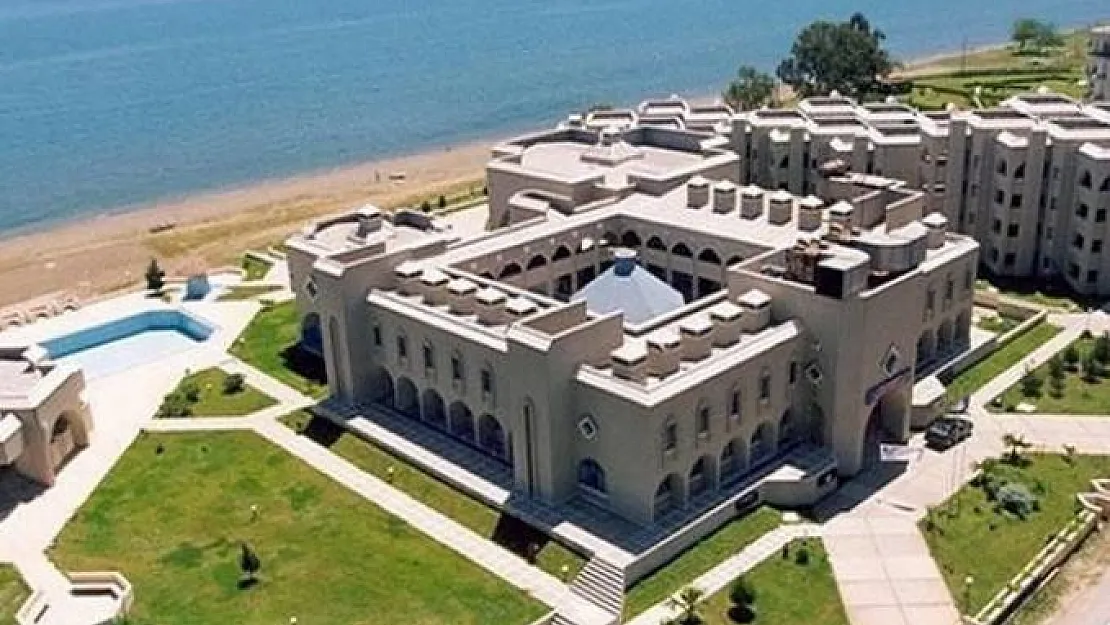 Mehmet Akif Ersoy Üniversitesi 13 farklı meslek gurubundan toplam 31 personel alımı yapacak!