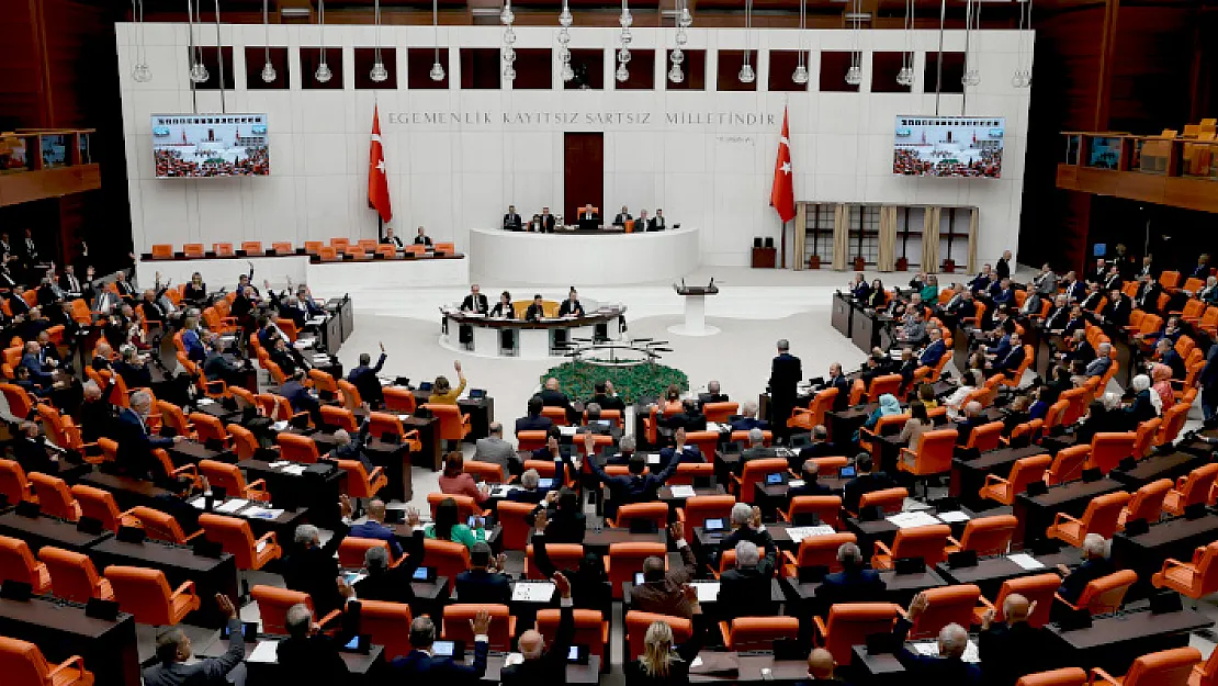 Merak ediliyordu: Belli oldu! TBMM'den peş peşe kararlar gece yarısı açıklandı