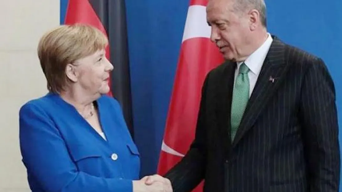 Merkel: &quotTürk - Alman Üniversitesi dostluğumuzun bir simgesi"