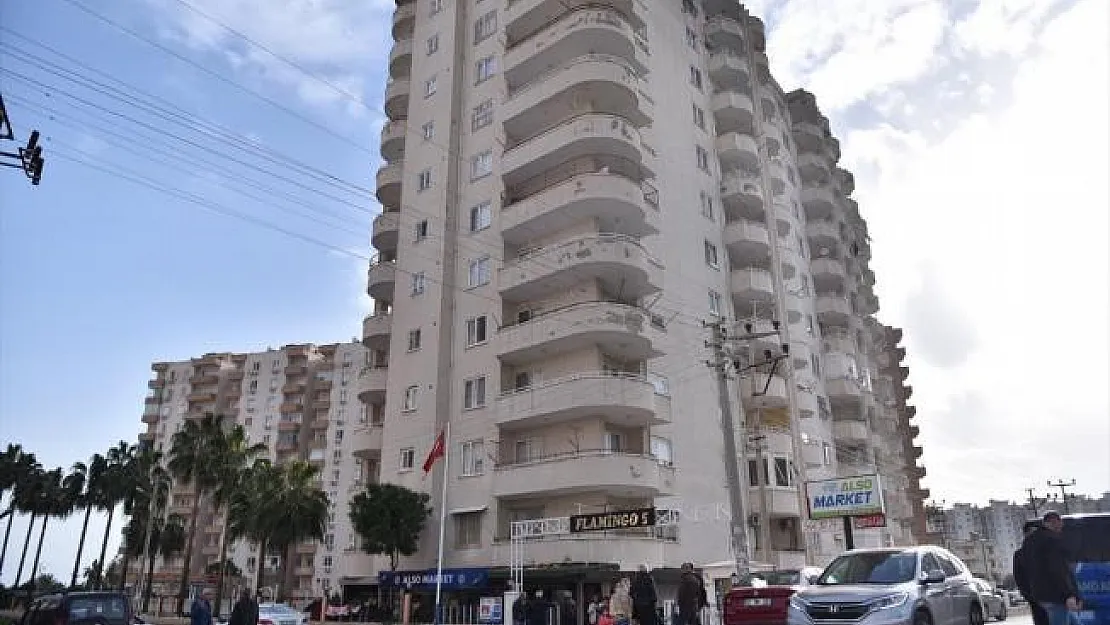 Mersin'de kadın öğretmen, sokakta silahla vurularak öldürüldü