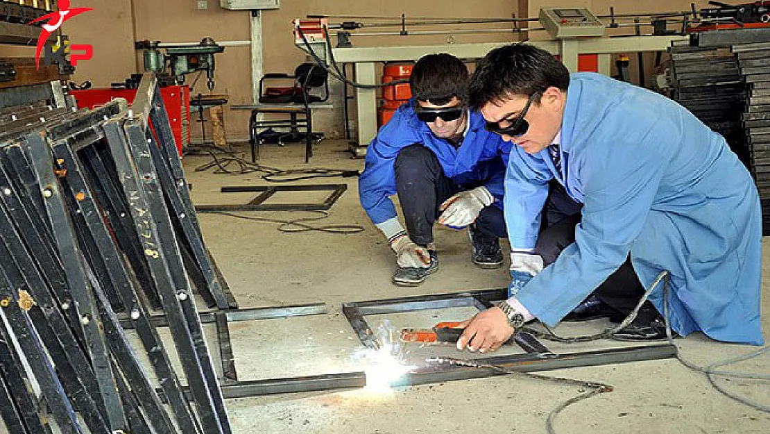 Meslek Lisesi Öğrencileri Teknisyen Olarak Mezun Olacak!