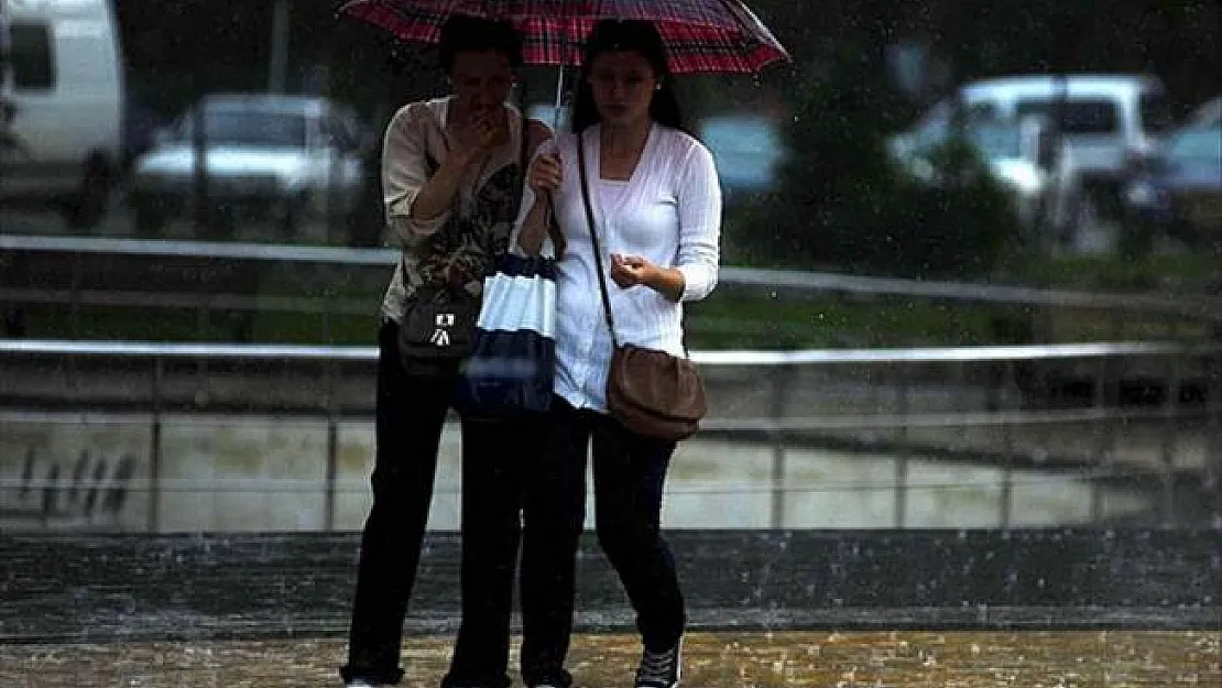 Meteoroloji 4 ili işaret ederek uyardı! Gök gürültülü sağanak yağış geliyor!