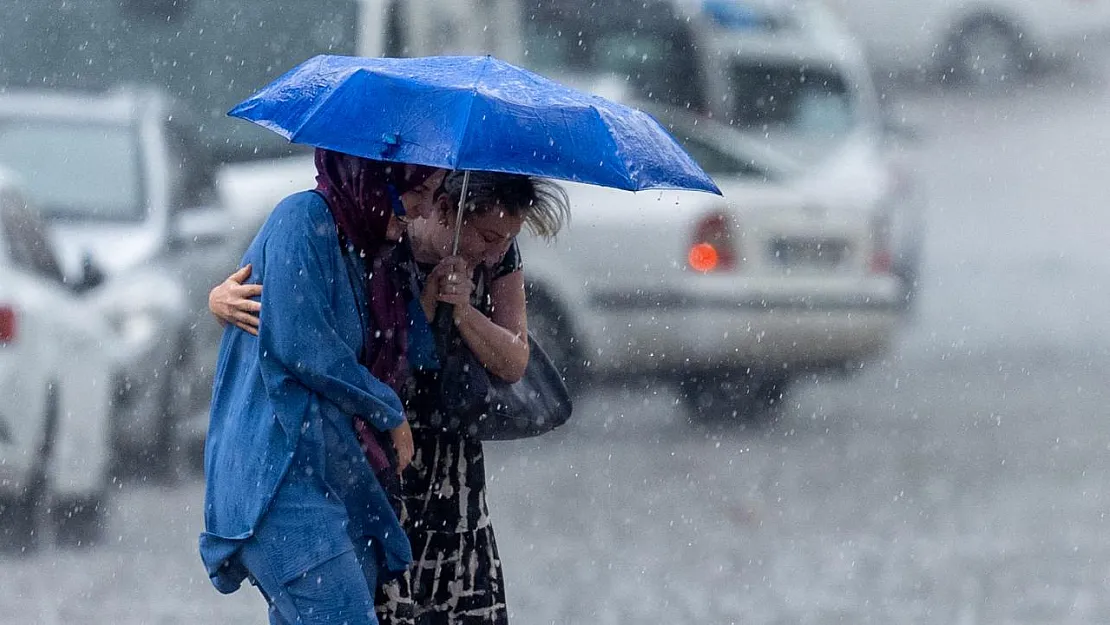 Meteoroloji'den 9 İl İçin Kritik Uyarı: Kuvvetli Sağanak ve Fırtına Kapıda!
