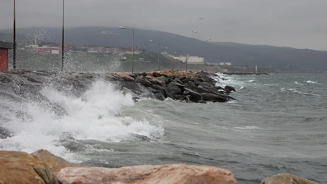 Meteoroloji Uyardı! Bugün Türkiye Genelinde Sıcaklık Artıyor, Rüzgara Dikkat!