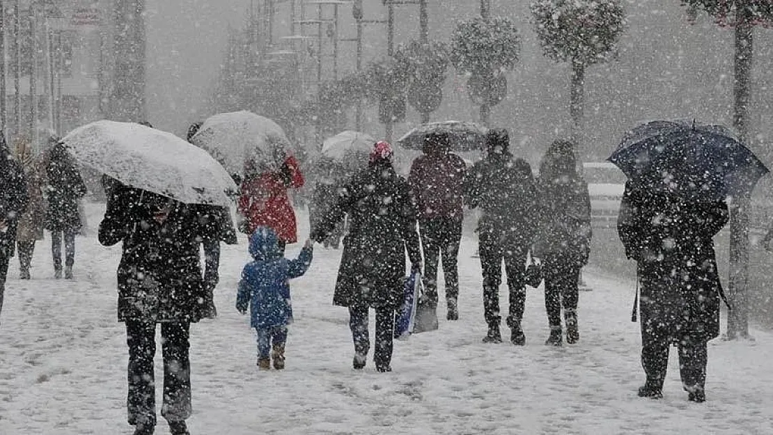 Meteoroloji uyarılarını peş peşe sıraladı! Kar geri geliyor!