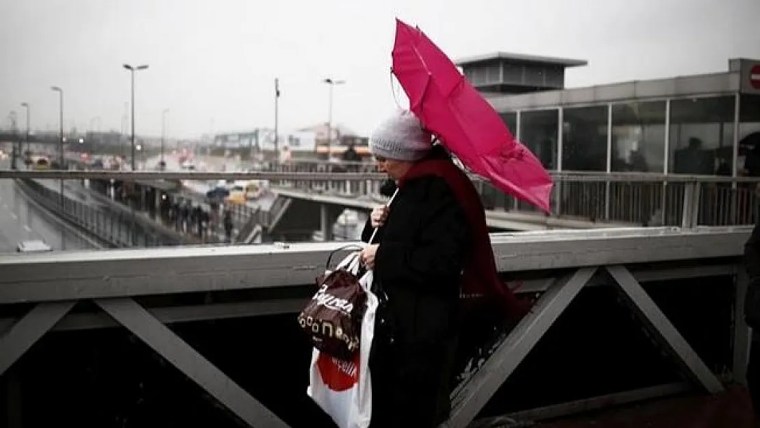 Meteoroloji'den şiddetli lodos ve fırtına uyarısı! İstanbul dikkat!
