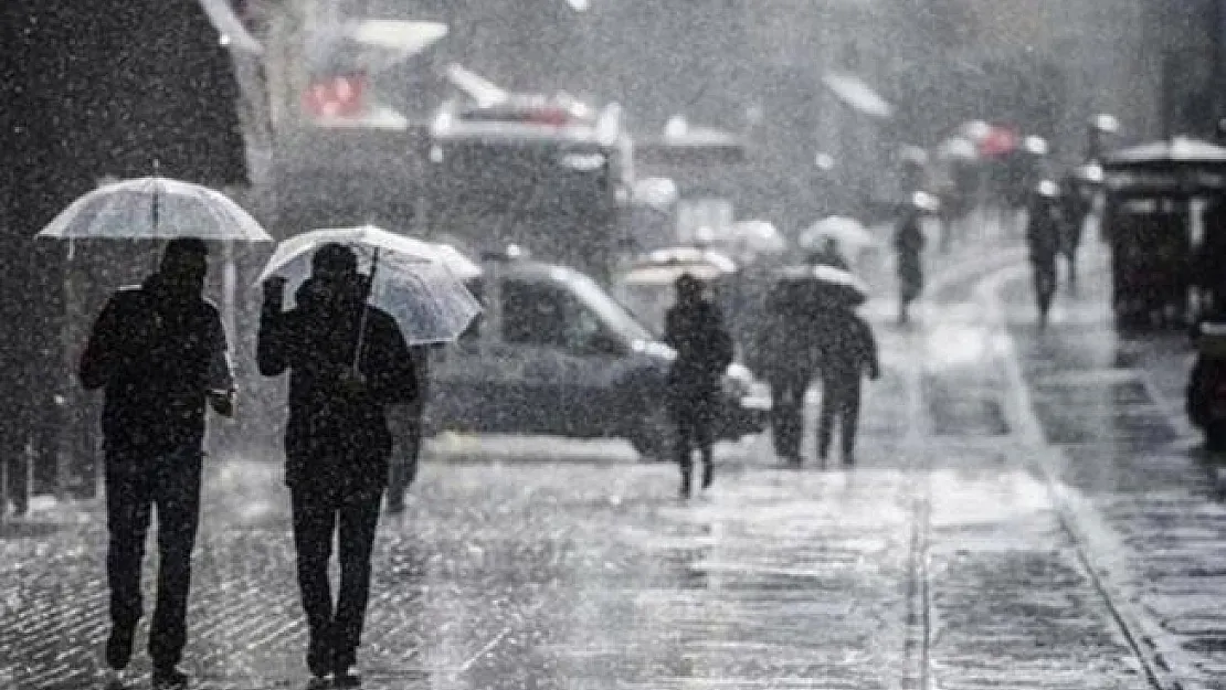 Meteoroloji'den uyarılar peş peşe geldi! Çok şiddetli gök gürültülü sağanak yağış ve fırtına geliyor!