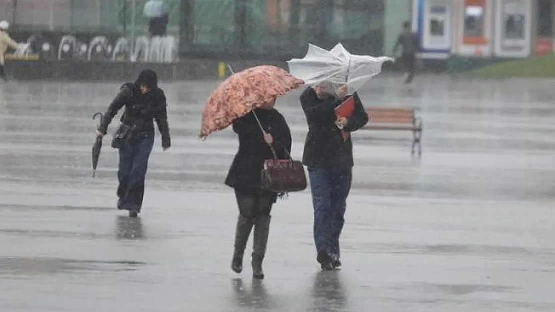 Meteoroloji'den uyarılar peş peşe geldi! Hem sağanak yağış hem fırtına çok kuvvetli geliyor!