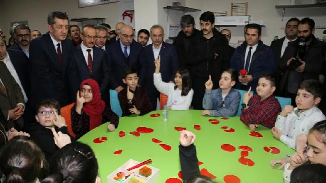 Milli Eğitim Bakanı Selçuk'tan Matematik Müzesine ziyaret