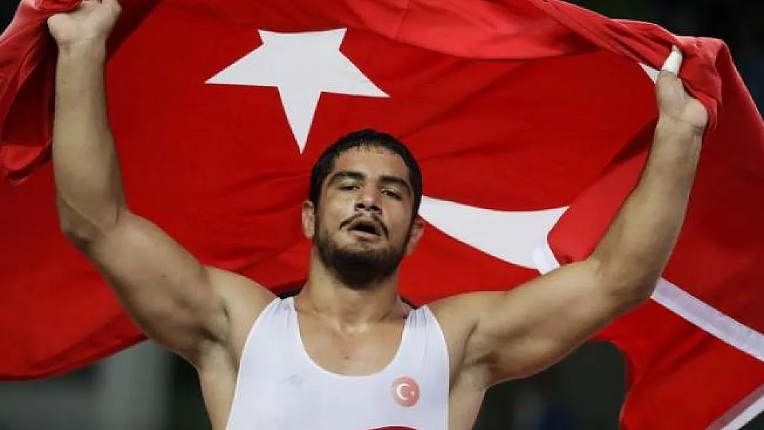 Milli Sporcumuz Tarih Yazdı! Taha Akgül, Avrupa Şampiyonu Oldu