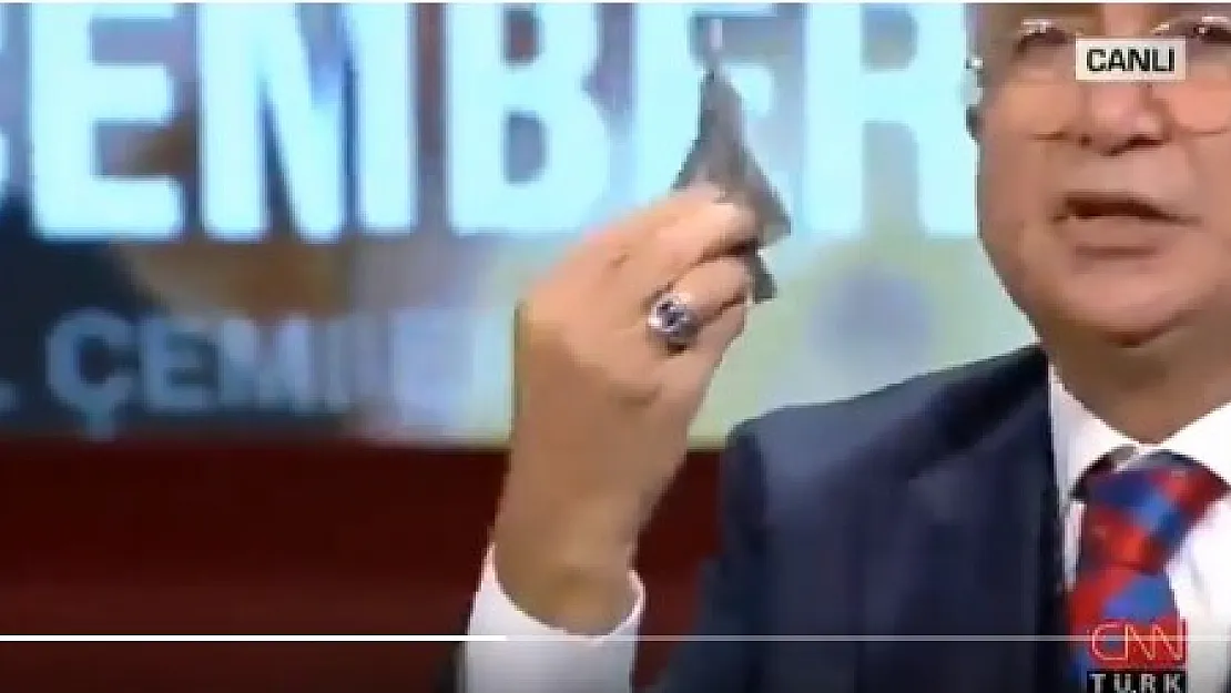 Milli uçak diyerek oyuncak uçak gösteren Erdoğan'ın danışmanı gündem oldu!