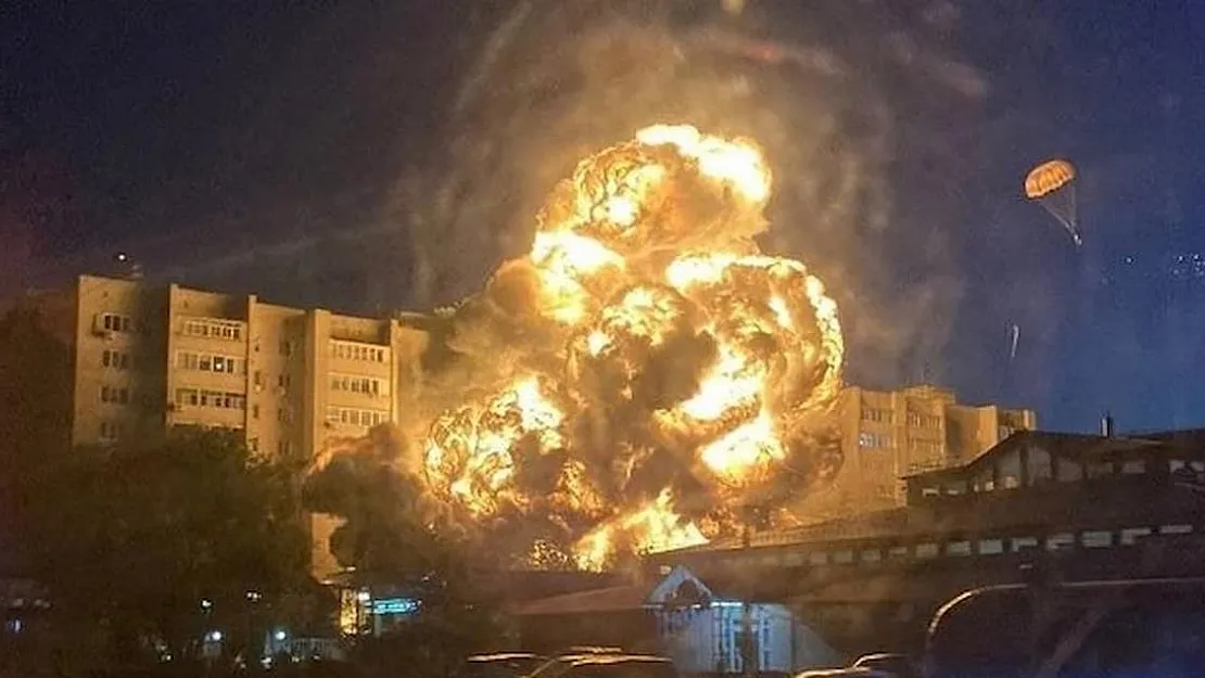 Moskova'da Ukrayna Uçağı Patlaması: Savaş Alevleniyor