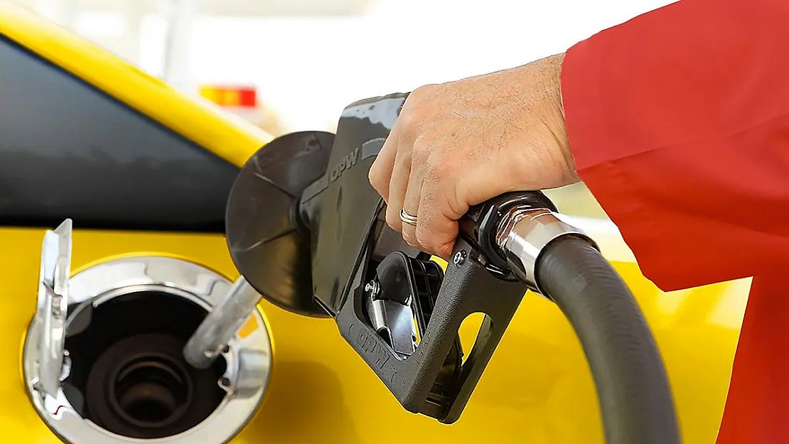 Motorin fiyatında 92 kuruşluk indirim beklentisi! İstanbul, Ankara ve İzmir'de benzini motorin ve otogaz fiyatları ne kadar oldu?