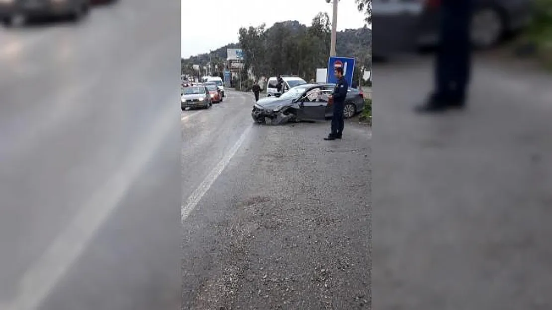 Muğla'da otomobil ile öğrenci servisi çarpıştı: 13 yaralı